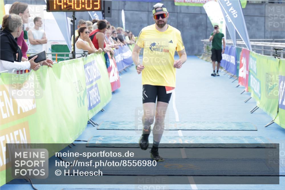 10.08.2025 - GEWOBA Citytriathlon Bremen H.Heesch http://msf.ph/oto/8556980 10.08.2025 14:40:07 Ziel 792 meine-sportfotos.de