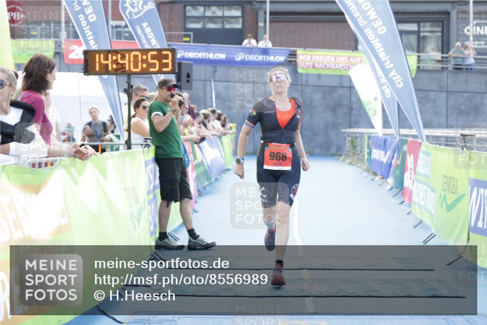10.08.2025 - GEWOBA Citytriathlon Bremen H.Heesch http://msf.ph/oto/8556989 10.08.2025 14:40:57 Ziel 968 meine-sportfotos.de