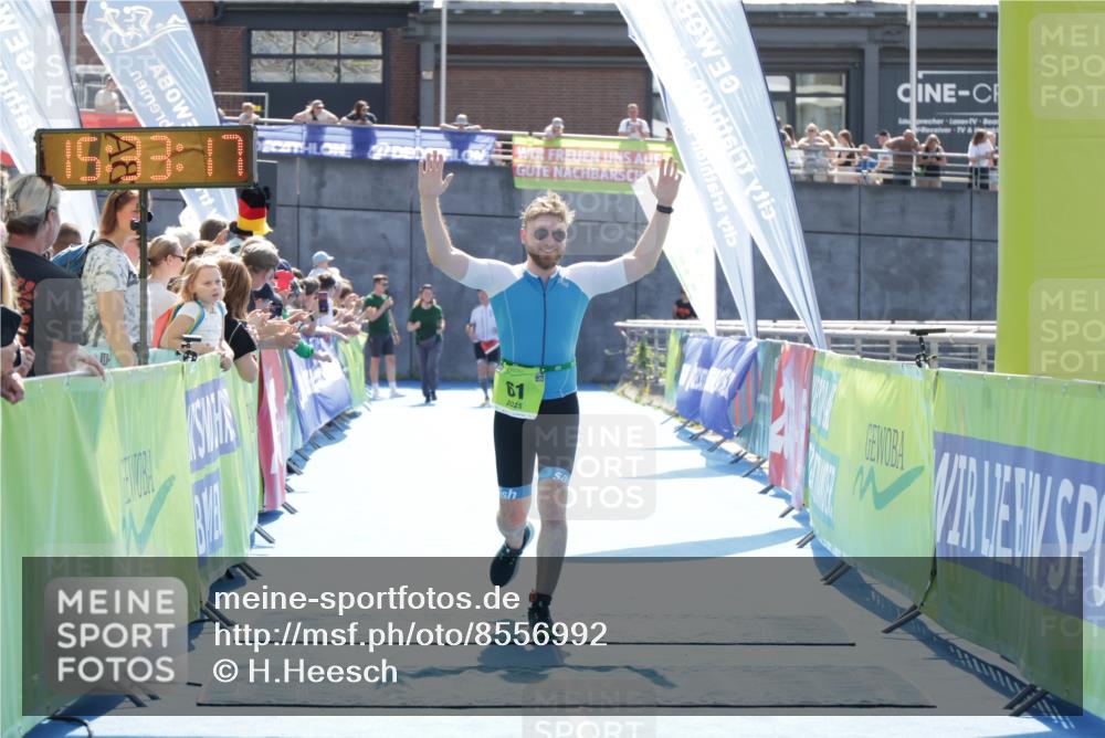 10.08.2025 - GEWOBA Citytriathlon Bremen H.Heesch http://msf.ph/oto/8556992 10.08.2025 15:33:21 Ziel 61 meine-sportfotos.de