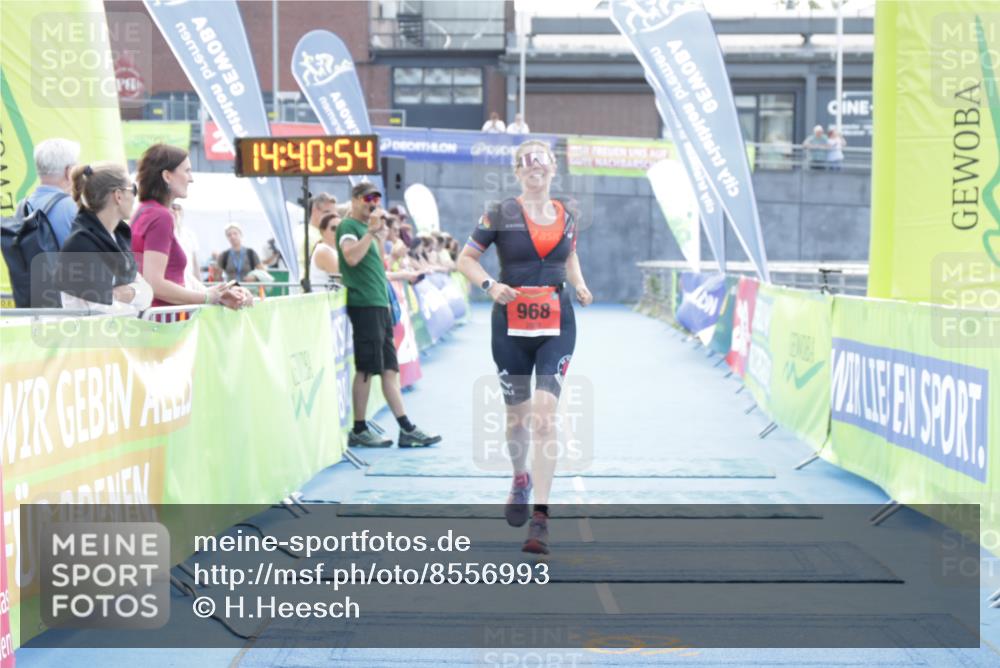 10.08.2025 - GEWOBA Citytriathlon Bremen H.Heesch http://msf.ph/oto/8556993 10.08.2025 14:40:58 Ziel 968 meine-sportfotos.de