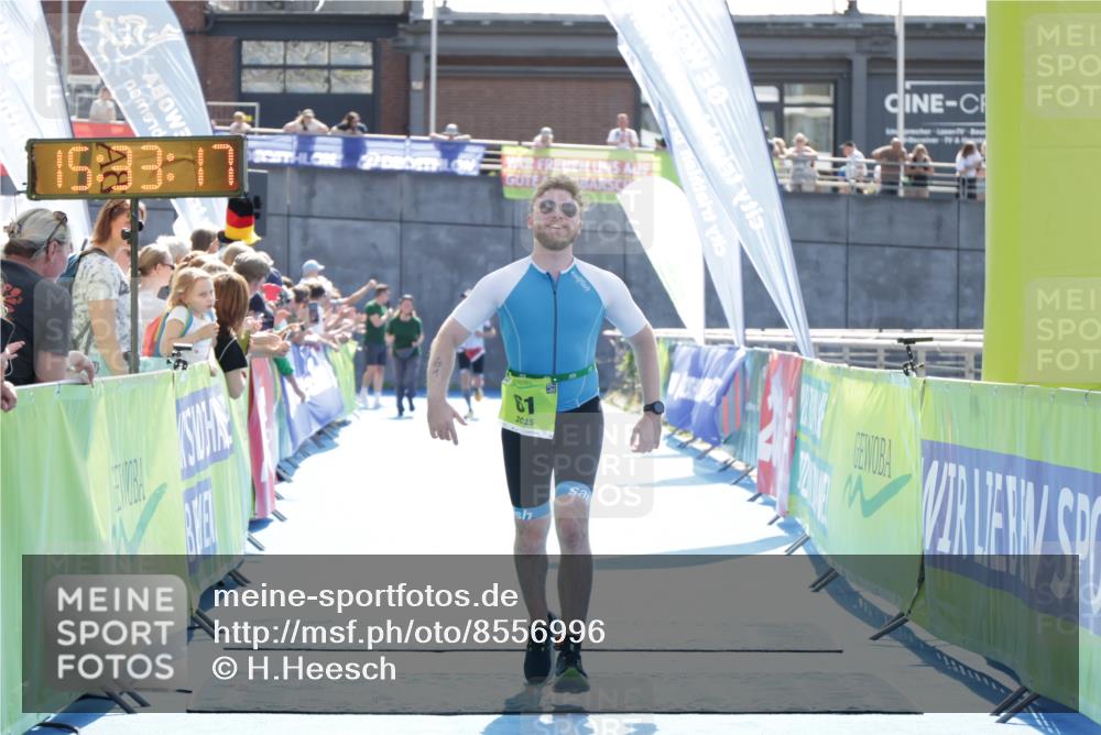10.08.2025 - GEWOBA Citytriathlon Bremen H.Heesch http://msf.ph/oto/8556996 10.08.2025 15:33:21 Ziel 61 meine-sportfotos.de