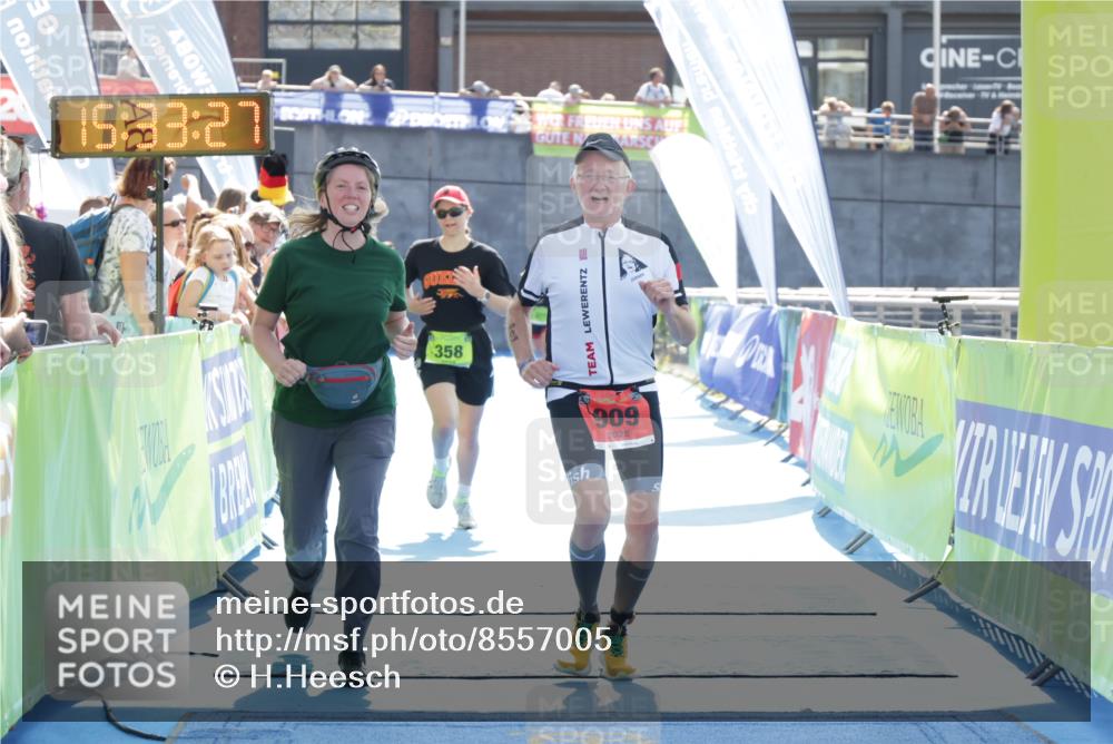 10.08.2025 - GEWOBA Citytriathlon Bremen H.Heesch http://msf.ph/oto/8557005 10.08.2025 15:33:31 Ziel 358, 909 meine-sportfotos.de