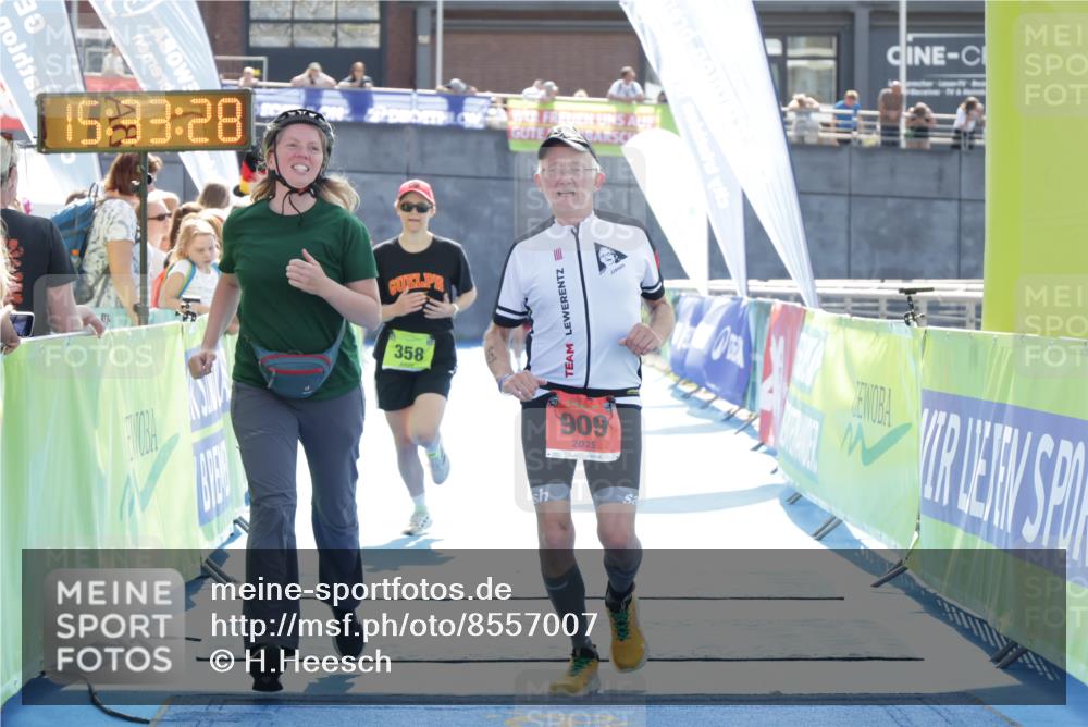 10.08.2025 - GEWOBA Citytriathlon Bremen H.Heesch http://msf.ph/oto/8557007 10.08.2025 15:33:32 Ziel 358, 909 meine-sportfotos.de