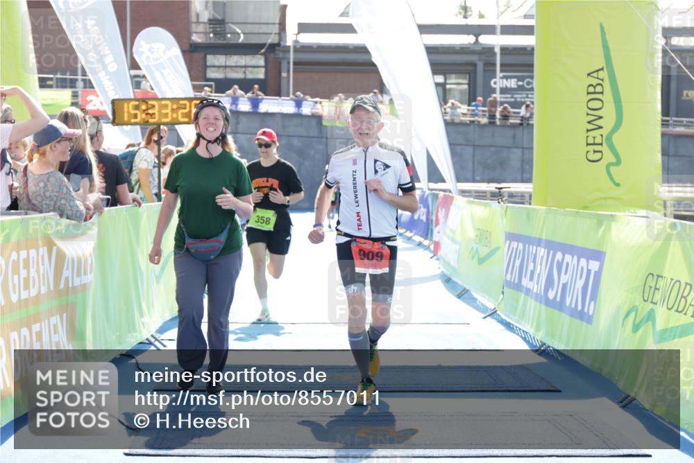 10.08.2025 - GEWOBA Citytriathlon Bremen H.Heesch http://msf.ph/oto/8557011 10.08.2025 15:33:32 Ziel 358, 909 meine-sportfotos.de