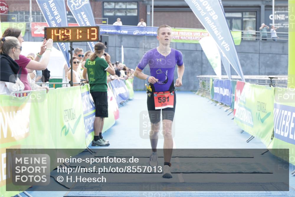 10.08.2025 - GEWOBA Citytriathlon Bremen H.Heesch http://msf.ph/oto/8557013 10.08.2025 14:41:17 Ziel 581 meine-sportfotos.de