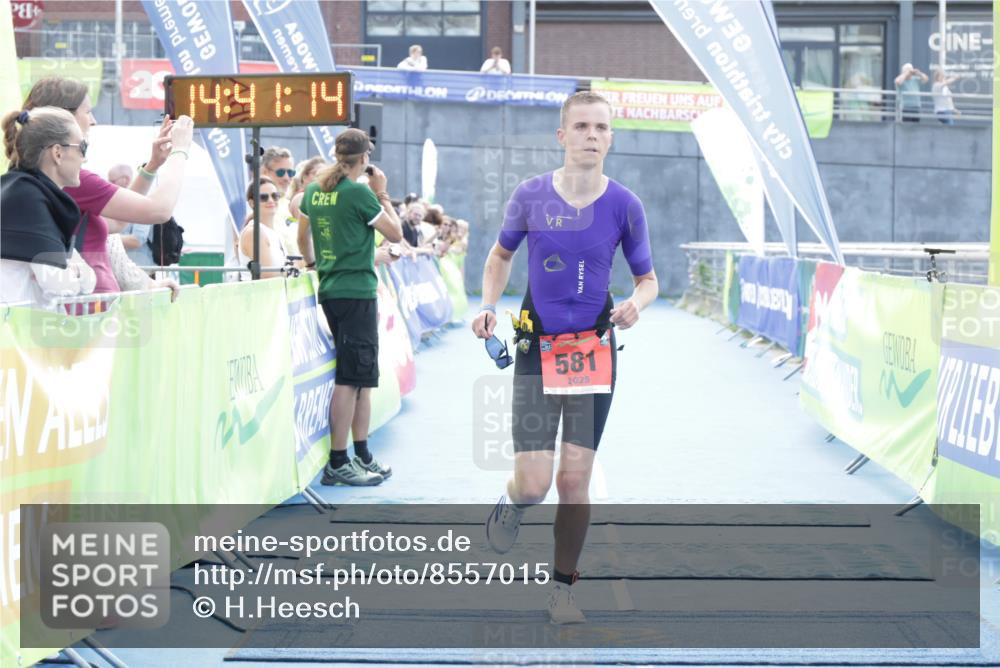 10.08.2025 - GEWOBA Citytriathlon Bremen H.Heesch http://msf.ph/oto/8557015 10.08.2025 14:41:18 Ziel 581 meine-sportfotos.de