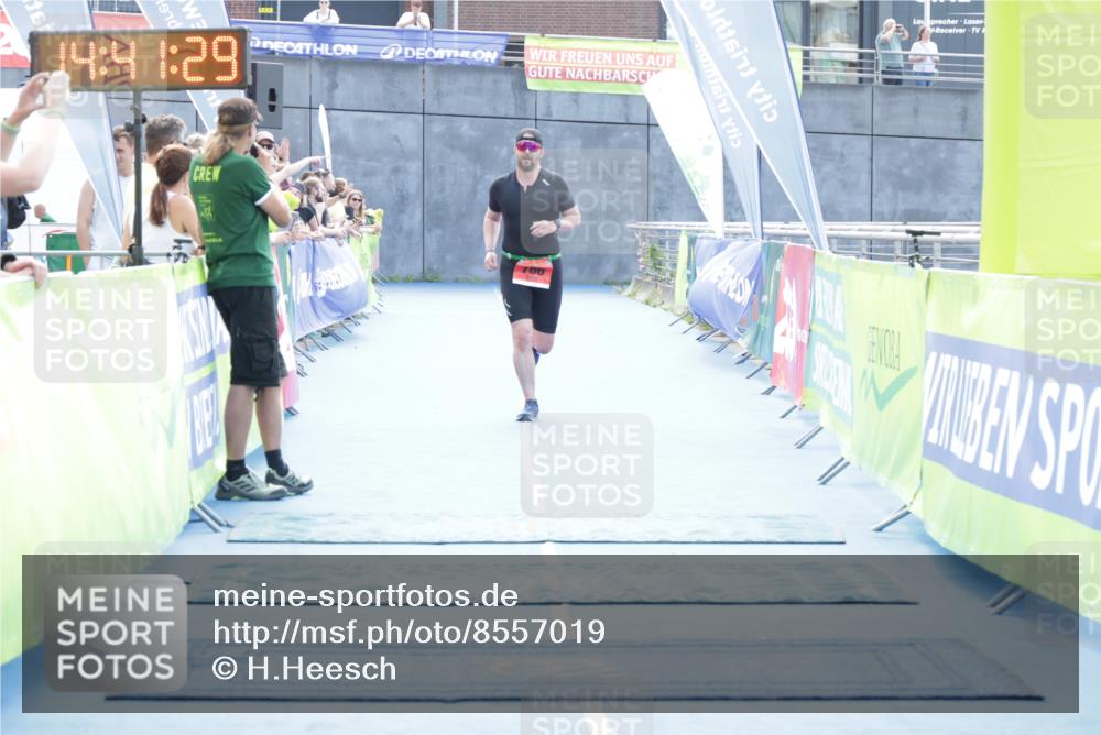 10.08.2025 - GEWOBA Citytriathlon Bremen H.Heesch http://msf.ph/oto/8557019 10.08.2025 14:41:33 Ziel 766 meine-sportfotos.de