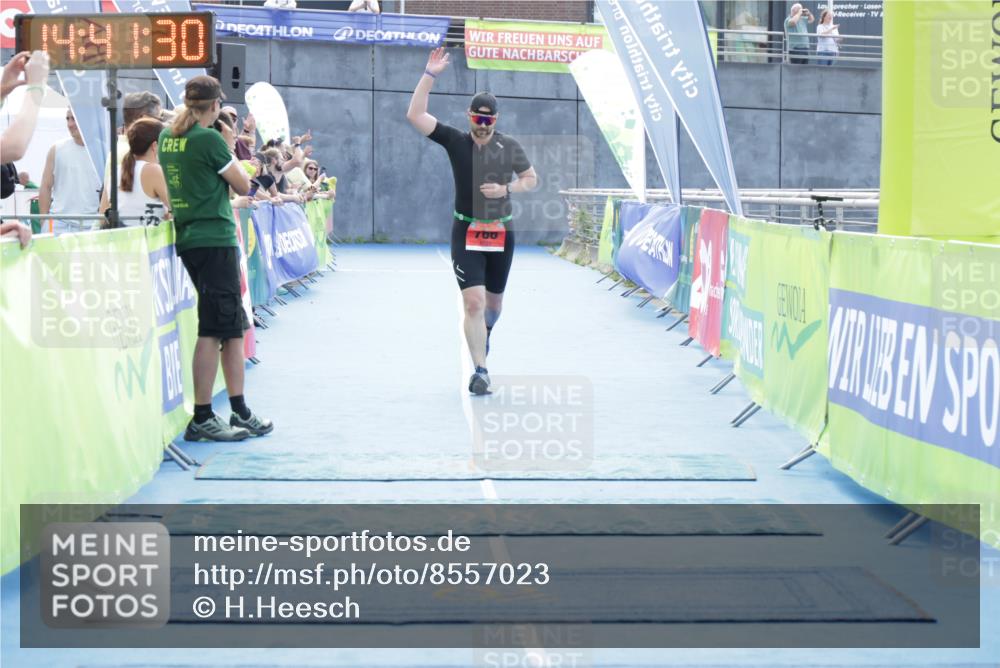 10.08.2025 - GEWOBA Citytriathlon Bremen H.Heesch http://msf.ph/oto/8557023 10.08.2025 14:41:34 Ziel 766 meine-sportfotos.de
