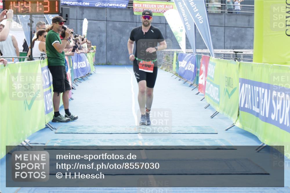 10.08.2025 - GEWOBA Citytriathlon Bremen H.Heesch http://msf.ph/oto/8557030 10.08.2025 14:41:35 Ziel 766 meine-sportfotos.de