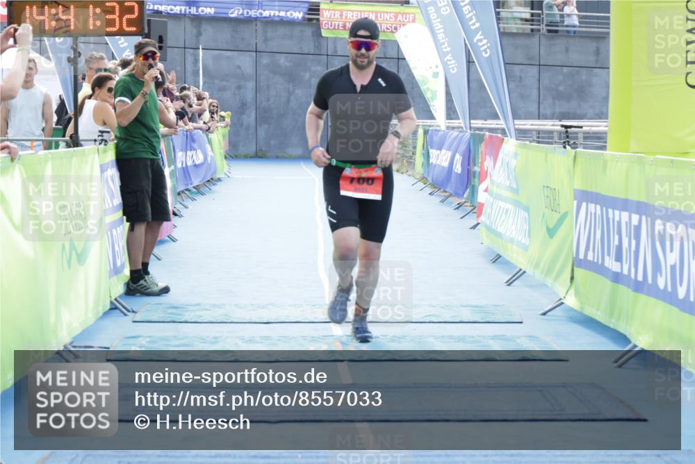 10.08.2025 - GEWOBA Citytriathlon Bremen H.Heesch http://msf.ph/oto/8557033 10.08.2025 14:41:36 Ziel 766 meine-sportfotos.de