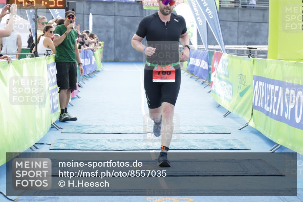 10.08.2025 - GEWOBA Citytriathlon Bremen H.Heesch http://msf.ph/oto/8557035 10.08.2025 14:41:36 Ziel 766 meine-sportfotos.de