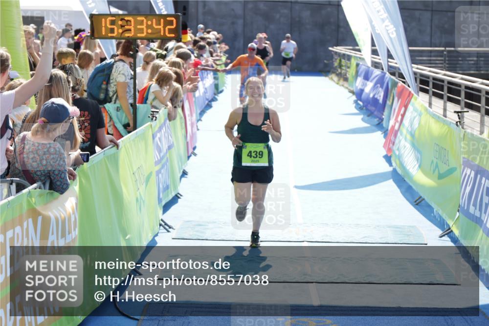 10.08.2025 - GEWOBA Citytriathlon Bremen H.Heesch http://msf.ph/oto/8557038 10.08.2025 15:33:46 Ziel 266, 377, 439 meine-sportfotos.de
