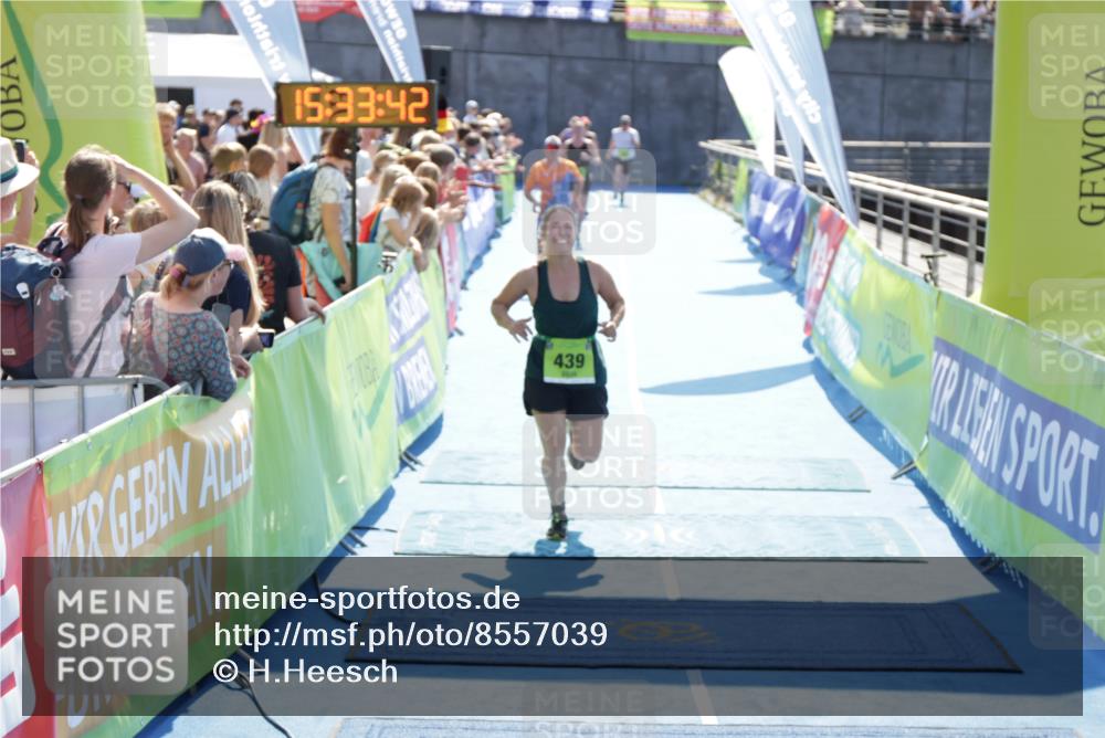 10.08.2025 - GEWOBA Citytriathlon Bremen H.Heesch http://msf.ph/oto/8557039 10.08.2025 15:33:46 Ziel 266, 377, 439 meine-sportfotos.de