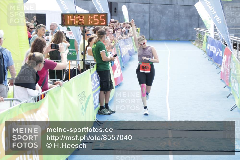 10.08.2025 - GEWOBA Citytriathlon Bremen H.Heesch http://msf.ph/oto/8557040 10.08.2025 14:41:58 Ziel 945 meine-sportfotos.de