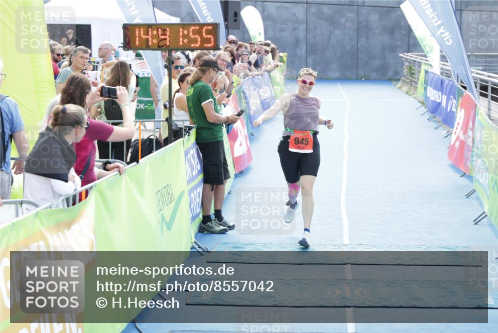 10.08.2025 - GEWOBA Citytriathlon Bremen H.Heesch http://msf.ph/oto/8557042 10.08.2025 14:41:59 Ziel 945 meine-sportfotos.de