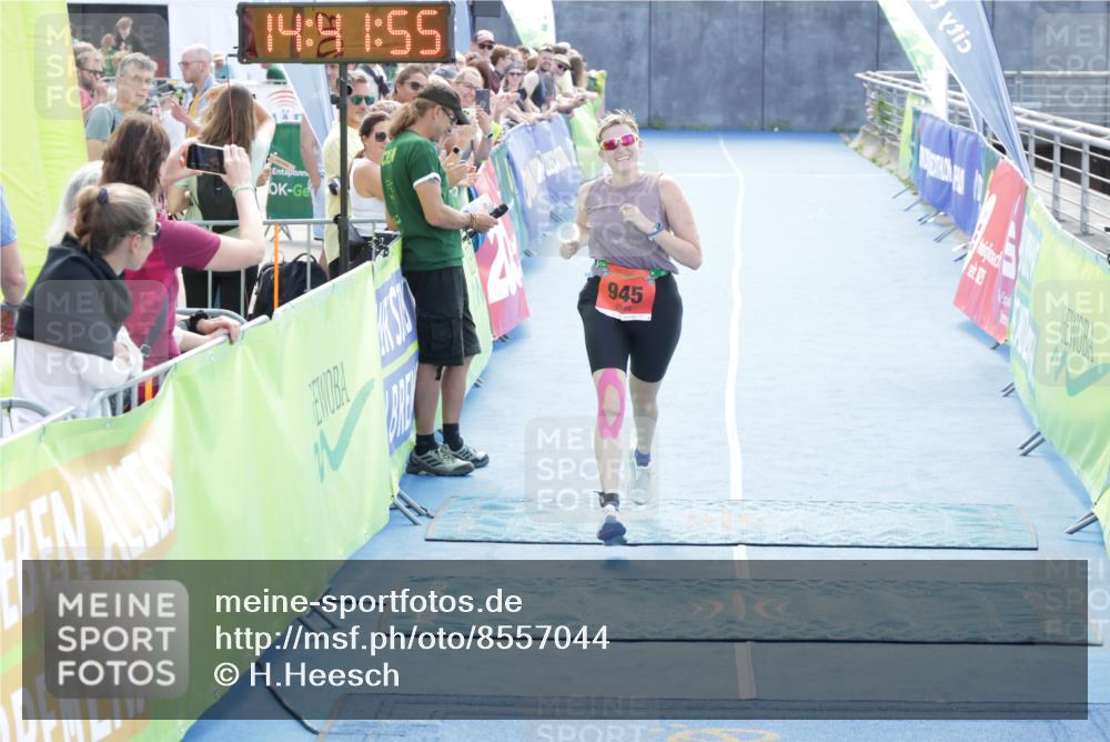 10.08.2025 - GEWOBA Citytriathlon Bremen H.Heesch http://msf.ph/oto/8557044 10.08.2025 14:41:59 Ziel 945 meine-sportfotos.de