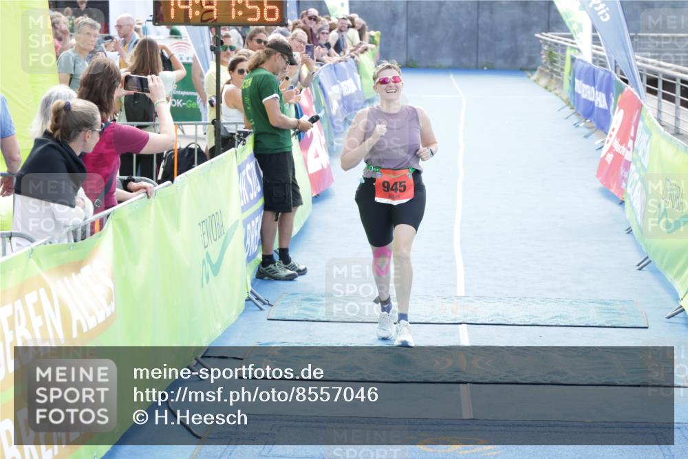 10.08.2025 - GEWOBA Citytriathlon Bremen H.Heesch http://msf.ph/oto/8557046 10.08.2025 14:41:59 Ziel 945 meine-sportfotos.de