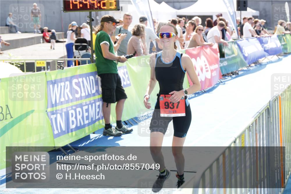 10.08.2025 - GEWOBA Citytriathlon Bremen H.Heesch http://msf.ph/oto/8557049 10.08.2025 14:44:27 Ziel 937 meine-sportfotos.de