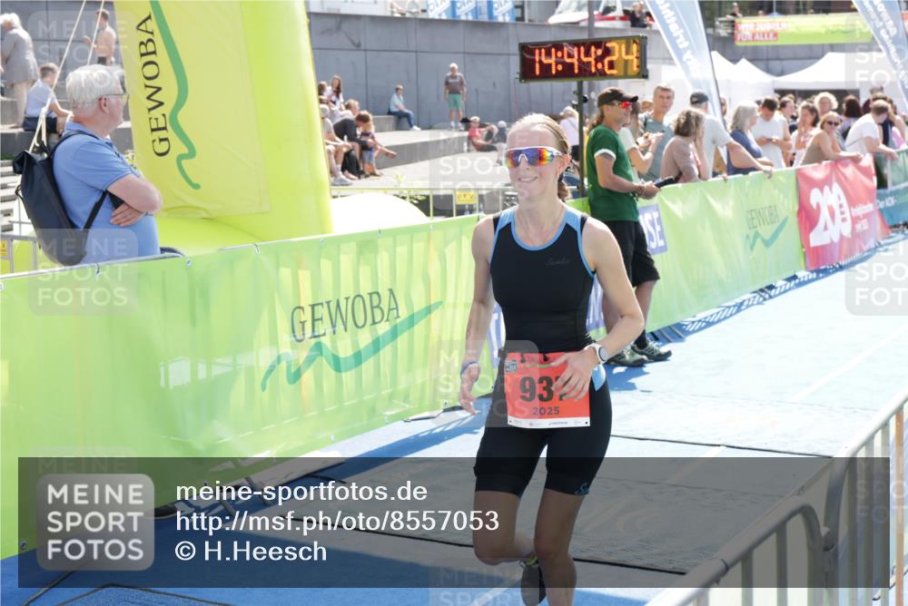 10.08.2025 - GEWOBA Citytriathlon Bremen H.Heesch http://msf.ph/oto/8557053 10.08.2025 14:44:28 Ziel 937 meine-sportfotos.de