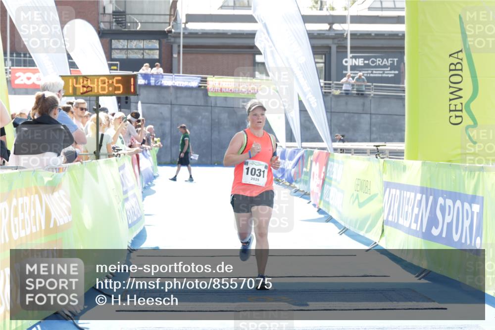 10.08.2025 - GEWOBA Citytriathlon Bremen H.Heesch http://msf.ph/oto/8557075 10.08.2025 14:48:55 Ziel 1031 meine-sportfotos.de