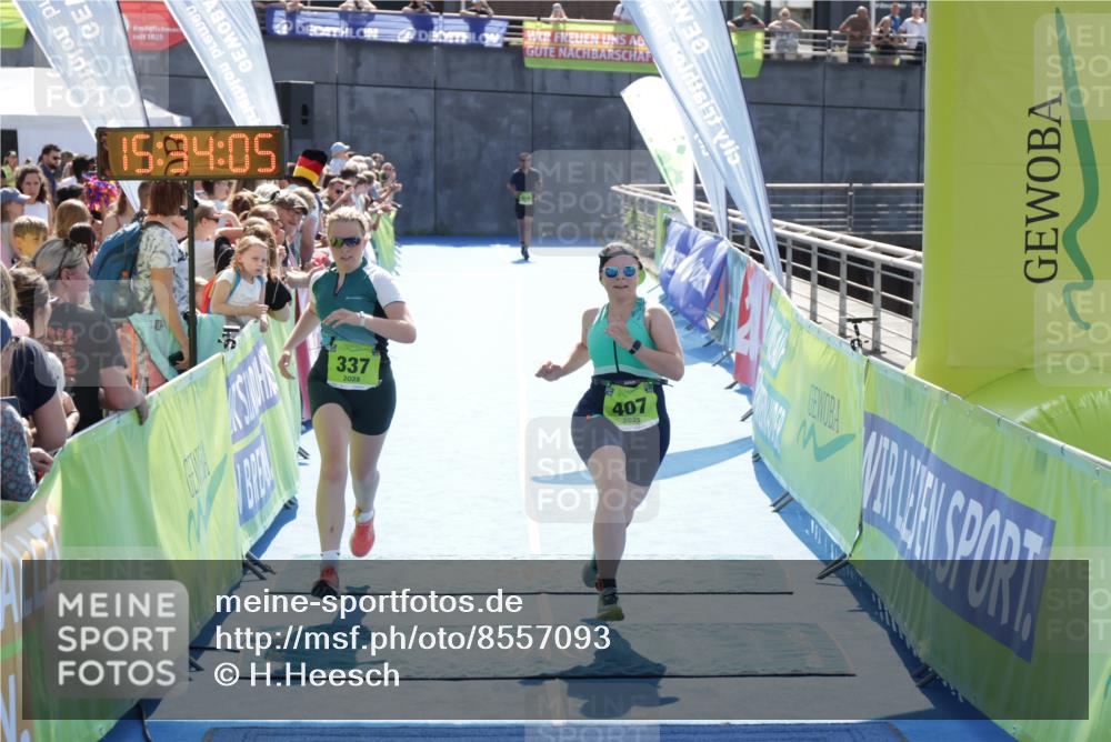 10.08.2025 - GEWOBA Citytriathlon Bremen H.Heesch http://msf.ph/oto/8557093 10.08.2025 15:34:09 Ziel 337, 407 meine-sportfotos.de