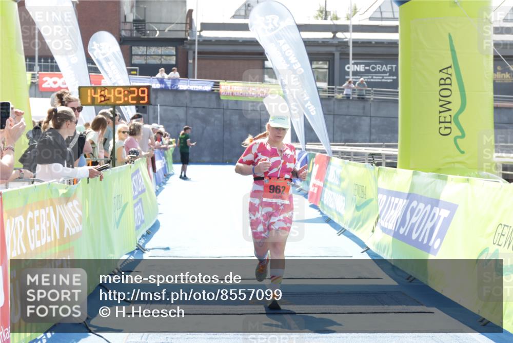 10.08.2025 - GEWOBA Citytriathlon Bremen H.Heesch http://msf.ph/oto/8557099 10.08.2025 14:49:32 Ziel 962 meine-sportfotos.de