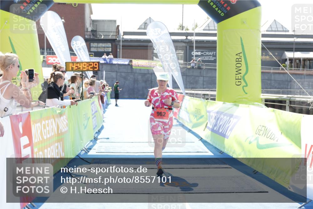10.08.2025 - GEWOBA Citytriathlon Bremen H.Heesch http://msf.ph/oto/8557101 10.08.2025 14:49:33 Ziel 962 meine-sportfotos.de