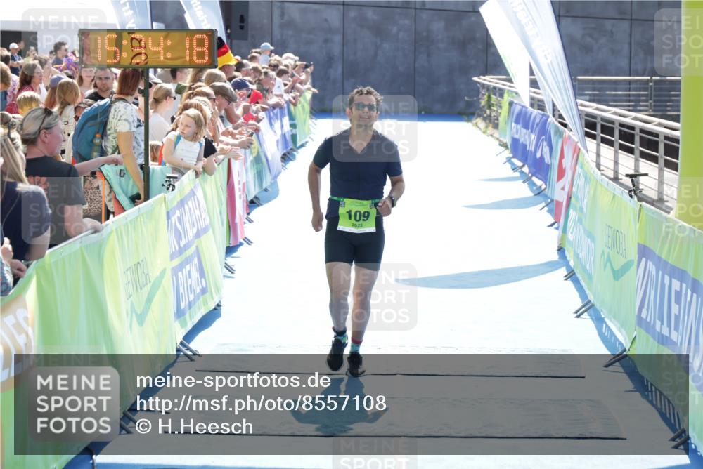 10.08.2025 - GEWOBA Citytriathlon Bremen H.Heesch http://msf.ph/oto/8557108 10.08.2025 15:34:22 Ziel 109 meine-sportfotos.de