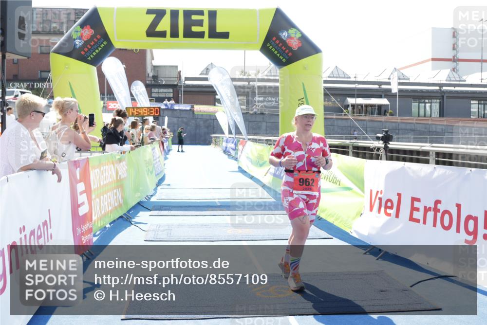 10.08.2025 - GEWOBA Citytriathlon Bremen H.Heesch http://msf.ph/oto/8557109 10.08.2025 14:49:34 Ziel 962 meine-sportfotos.de
