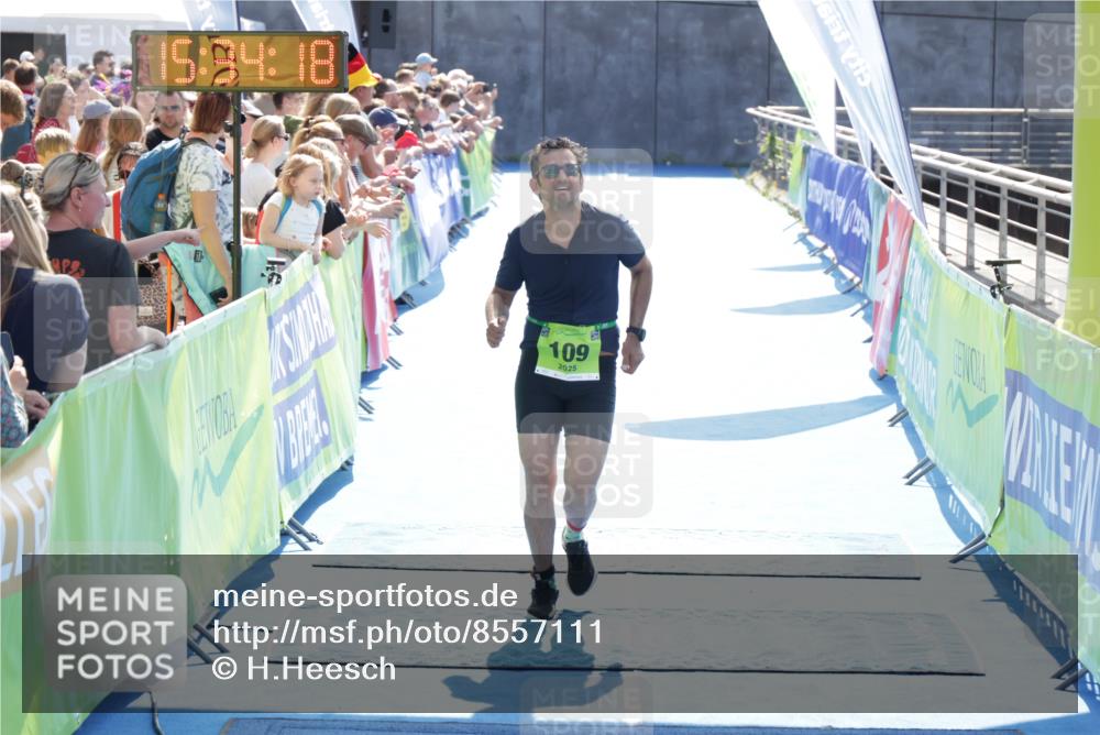 10.08.2025 - GEWOBA Citytriathlon Bremen H.Heesch http://msf.ph/oto/8557111 10.08.2025 15:34:22 Ziel 109 meine-sportfotos.de