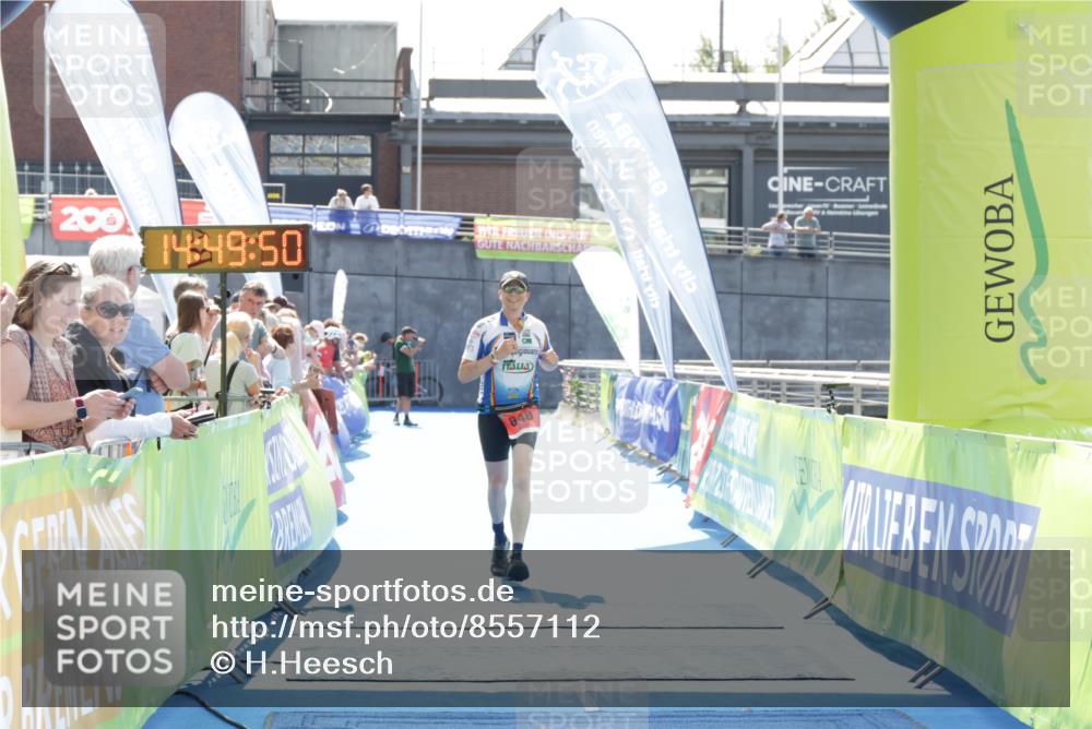 10.08.2025 - GEWOBA Citytriathlon Bremen H.Heesch http://msf.ph/oto/8557112 10.08.2025 14:49:54 Ziel 848 meine-sportfotos.de
