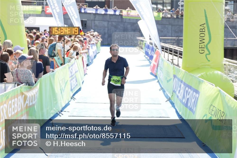 10.08.2025 - GEWOBA Citytriathlon Bremen H.Heesch http://msf.ph/oto/8557115 10.08.2025 15:34:23 Ziel 109 meine-sportfotos.de