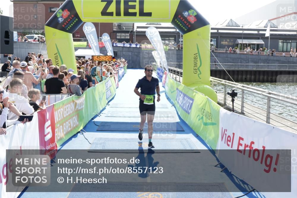 10.08.2025 - GEWOBA Citytriathlon Bremen H.Heesch http://msf.ph/oto/8557123 10.08.2025 15:34:24 Ziel 109 meine-sportfotos.de