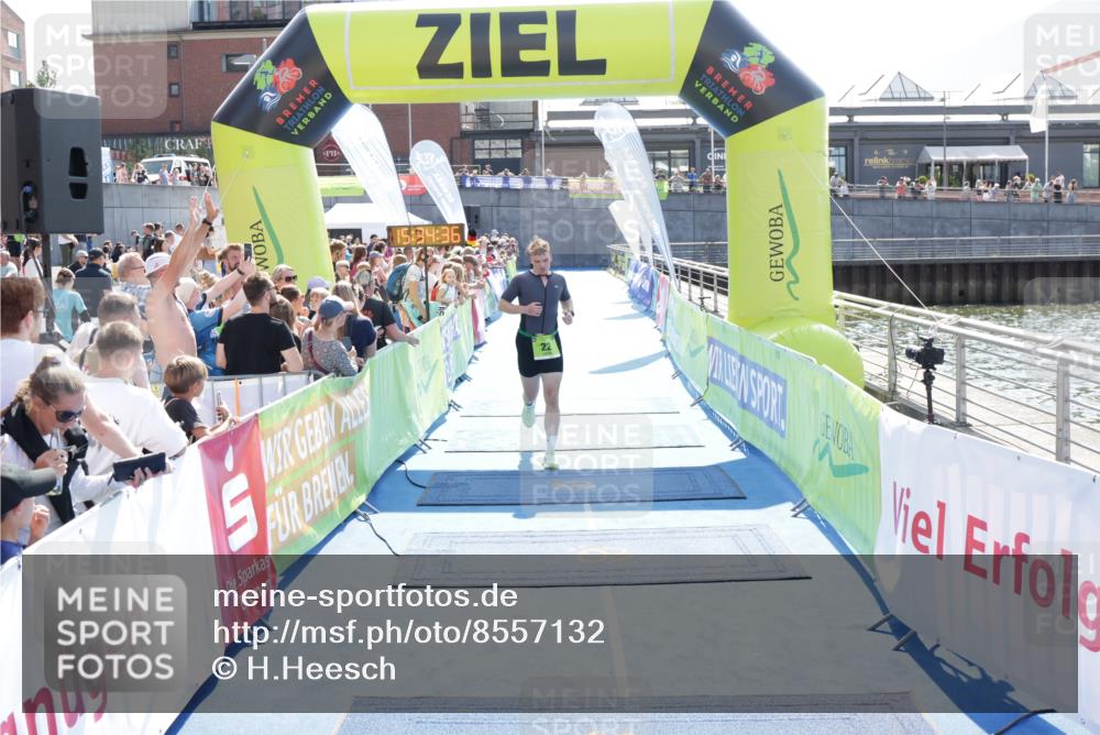 10.08.2025 - GEWOBA Citytriathlon Bremen H.Heesch http://msf.ph/oto/8557132 10.08.2025 15:34:40 Ziel 22 meine-sportfotos.de