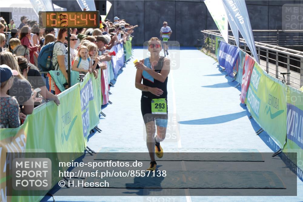 10.08.2025 - GEWOBA Citytriathlon Bremen H.Heesch http://msf.ph/oto/8557138 10.08.2025 15:34:48 Ziel 22, 293 meine-sportfotos.de