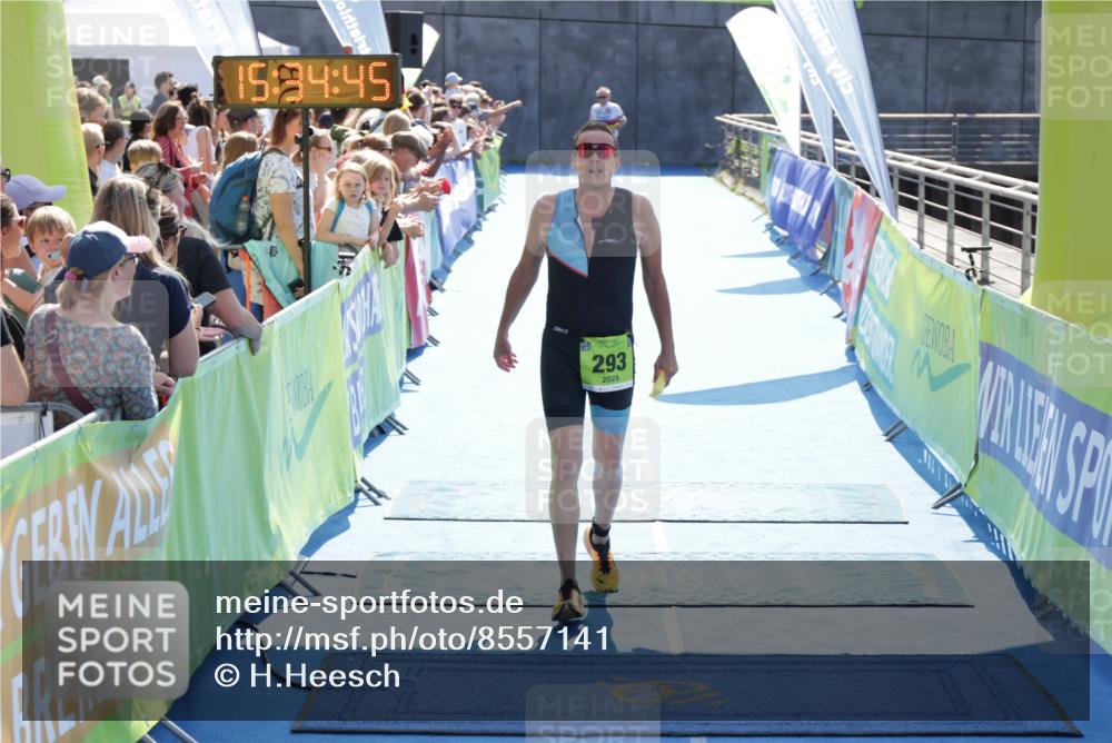 10.08.2025 - GEWOBA Citytriathlon Bremen H.Heesch http://msf.ph/oto/8557141 10.08.2025 15:34:49 Ziel 293 meine-sportfotos.de