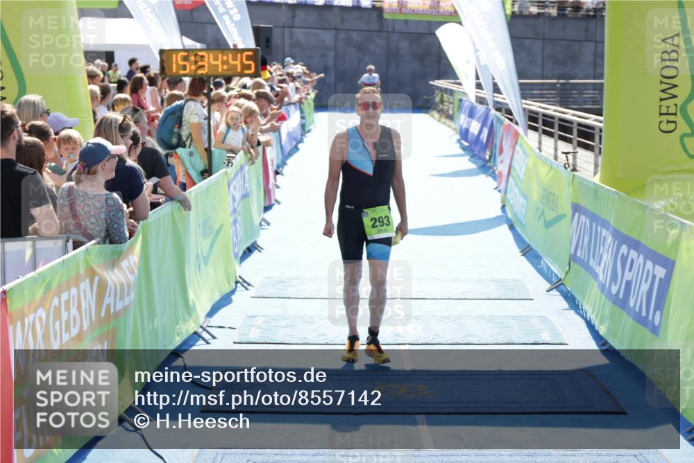 10.08.2025 - GEWOBA Citytriathlon Bremen H.Heesch http://msf.ph/oto/8557142 10.08.2025 15:34:49 Ziel 293 meine-sportfotos.de