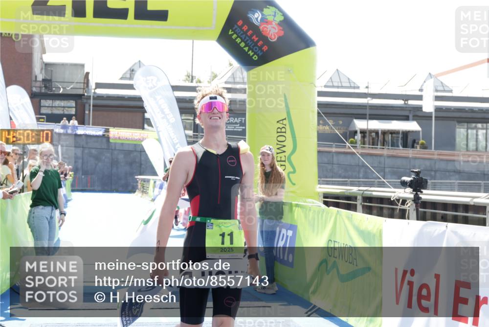 10.08.2025 - GEWOBA Citytriathlon Bremen H.Heesch http://msf.ph/oto/8557143 10.08.2025 14:50:13 Ziel 11 meine-sportfotos.de