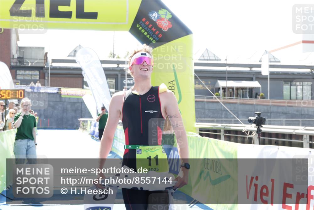 10.08.2025 - GEWOBA Citytriathlon Bremen H.Heesch http://msf.ph/oto/8557144 10.08.2025 14:50:14 Ziel 11 meine-sportfotos.de