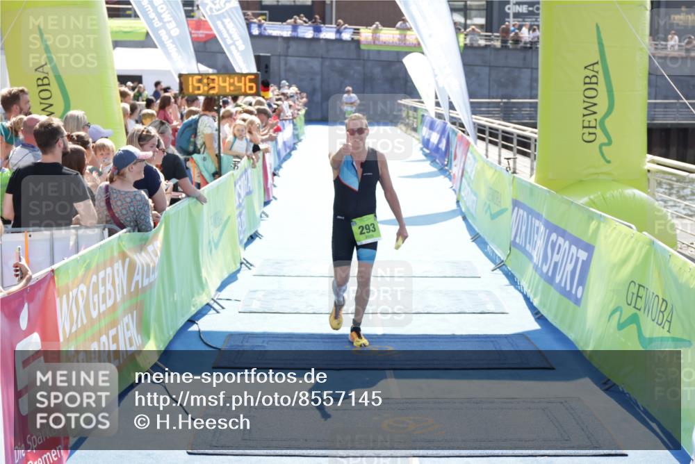 10.08.2025 - GEWOBA Citytriathlon Bremen H.Heesch http://msf.ph/oto/8557145 10.08.2025 15:34:50 Ziel 293 meine-sportfotos.de