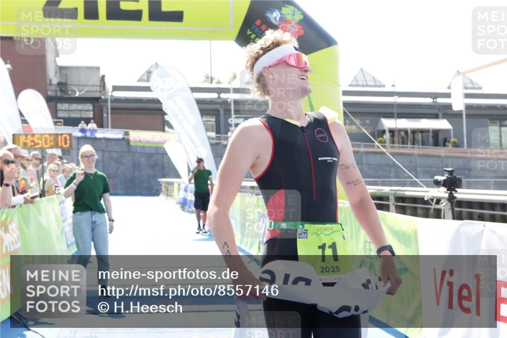 10.08.2025 - GEWOBA Citytriathlon Bremen H.Heesch http://msf.ph/oto/8557146 10.08.2025 14:50:14 Ziel 11 meine-sportfotos.de