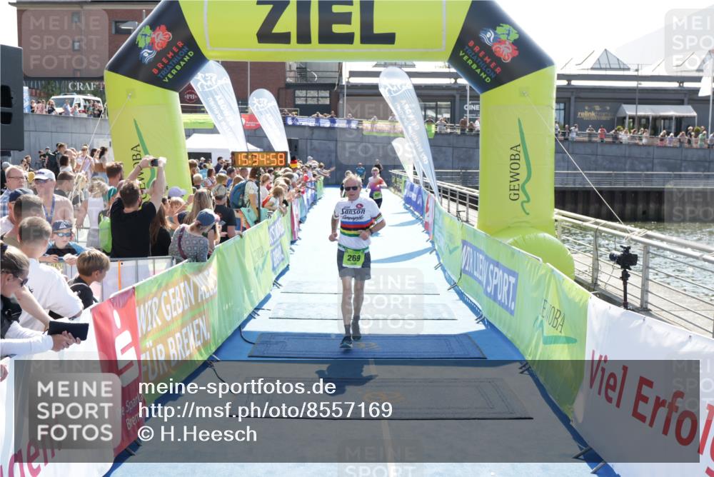 10.08.2025 - GEWOBA Citytriathlon Bremen H.Heesch http://msf.ph/oto/8557169 10.08.2025 15:35:02 Ziel 269, 402, 470 meine-sportfotos.de