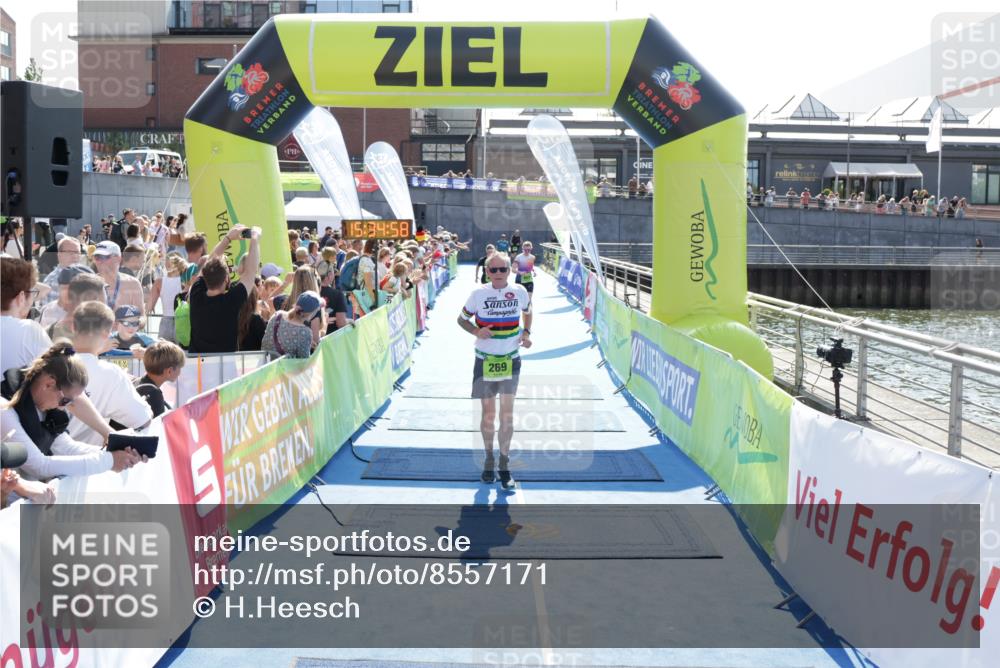 10.08.2025 - GEWOBA Citytriathlon Bremen H.Heesch http://msf.ph/oto/8557171 10.08.2025 15:35:02 Ziel 269, 402, 470 meine-sportfotos.de