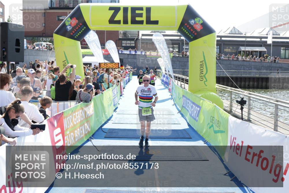 10.08.2025 - GEWOBA Citytriathlon Bremen H.Heesch http://msf.ph/oto/8557173 10.08.2025 15:35:02 Ziel 269, 402, 470 meine-sportfotos.de