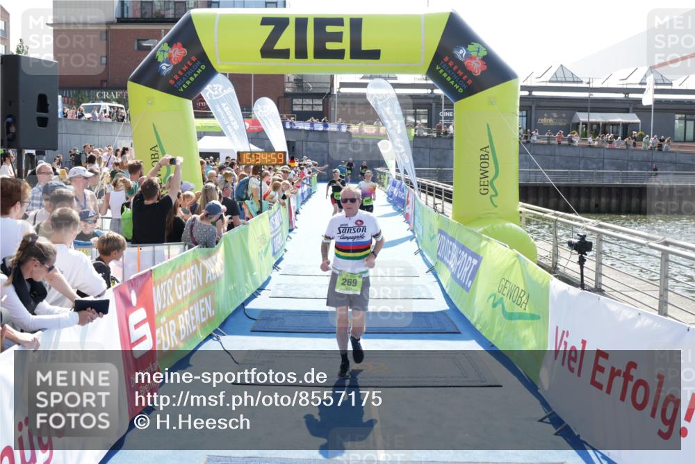 10.08.2025 - GEWOBA Citytriathlon Bremen H.Heesch http://msf.ph/oto/8557175 10.08.2025 15:35:03 Ziel 269, 402, 470 meine-sportfotos.de