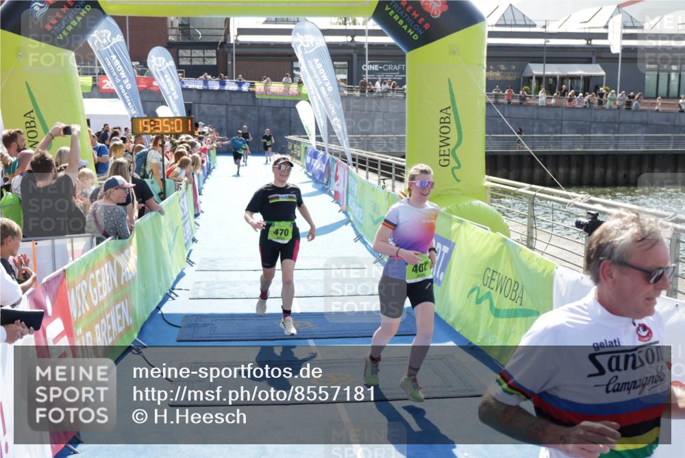 10.08.2025 - GEWOBA Citytriathlon Bremen H.Heesch http://msf.ph/oto/8557181 10.08.2025 15:35:05 Ziel 269, 402, 470 meine-sportfotos.de