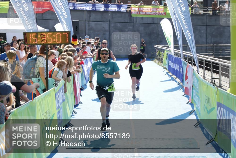 10.08.2025 - GEWOBA Citytriathlon Bremen H.Heesch http://msf.ph/oto/8557189 10.08.2025 15:35:11 Ziel 182, 259, 389, 402, 470 meine-sportfotos.de