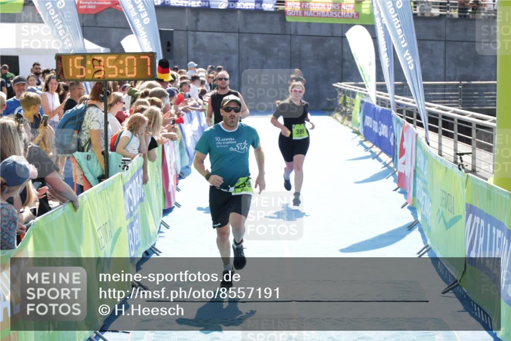 10.08.2025 - GEWOBA Citytriathlon Bremen H.Heesch http://msf.ph/oto/8557191 10.08.2025 15:35:11 Ziel 182, 259, 389, 402, 470 meine-sportfotos.de