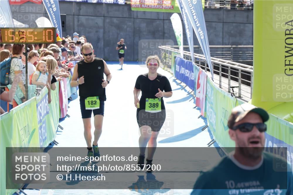 10.08.2025 - GEWOBA Citytriathlon Bremen H.Heesch http://msf.ph/oto/8557200 10.08.2025 15:35:14 Ziel 182, 259, 389 meine-sportfotos.de