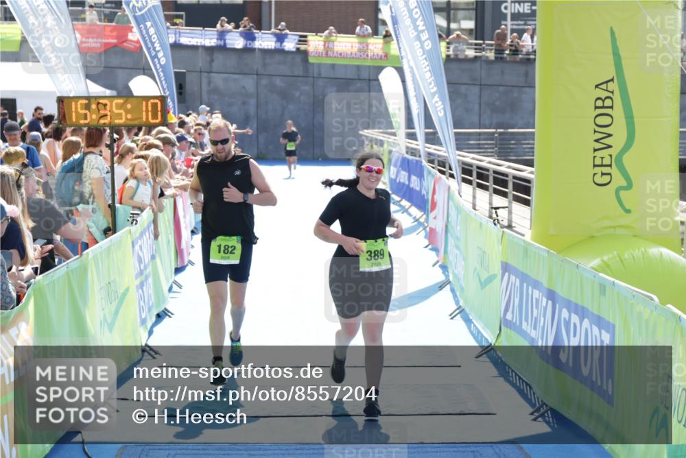 10.08.2025 - GEWOBA Citytriathlon Bremen H.Heesch http://msf.ph/oto/8557204 10.08.2025 15:35:14 Ziel 182, 259, 389 meine-sportfotos.de